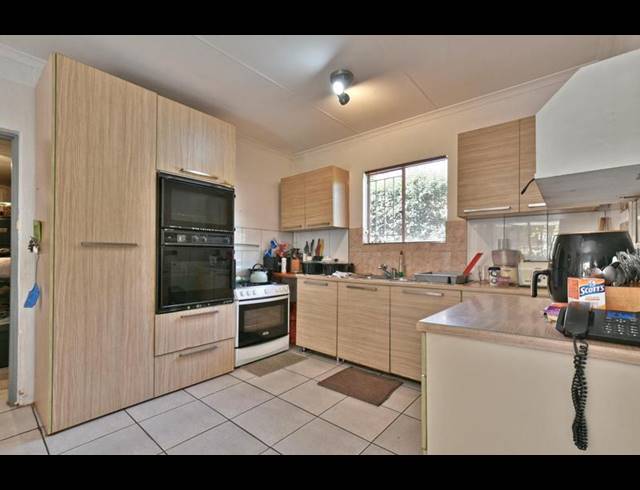 3 BEDROOM TOWNHOUSE FOR SALE IN RADIOKOP